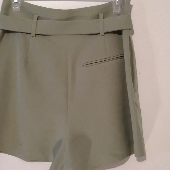 Short pants - Picture 2 of 4